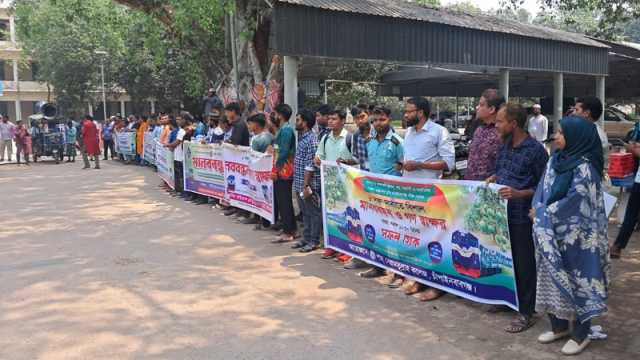 আট দফা দাবিতে চাঁপাইনবাবগঞ্জে ট্রেন অবরোধের হুমকি