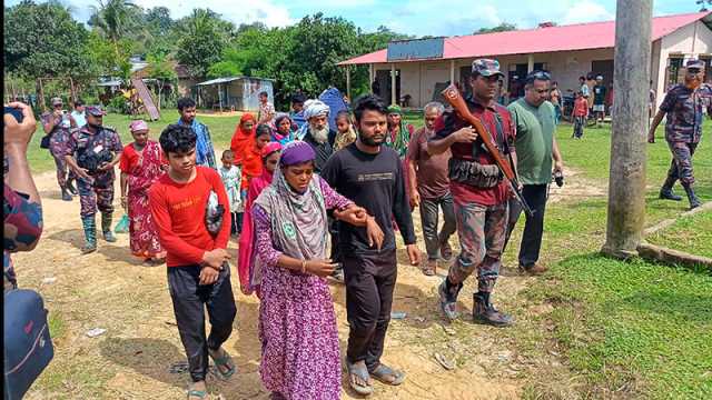 সীমান্ত দিয়ে আরও ৯৪ জনকে বাংলাদেশে পুশইন বিএসএফের 