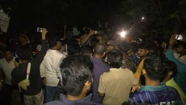 এনসিপি নেতাকে উত্তেজিত জনতার মারধর, হাসপাতালে পাঠাল পুলিশ