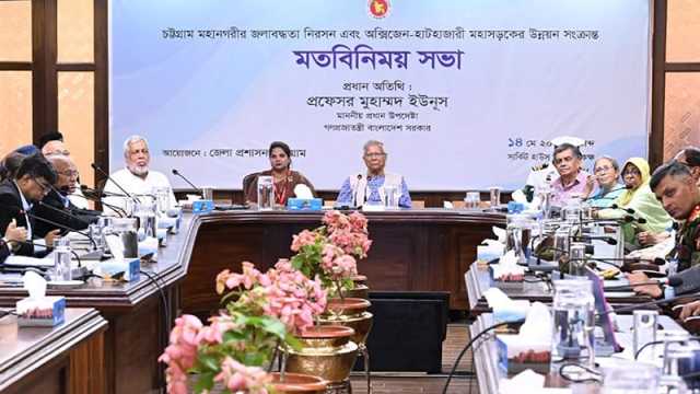 চট্টগ্রামে জলাবদ্ধতা অর্ধেকে নামিয়ে আনতে প্রধান উপদেষ্টার নির্দেশনা 