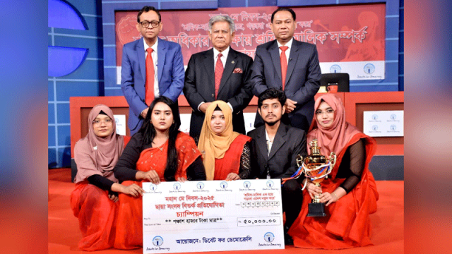 বিদেশে পলাতক মালিকদের ধরতে রেডএলার্ট জারির উদ্যোগ নেওয়া হয়েছে: শ্রম উপদেষ্টা
