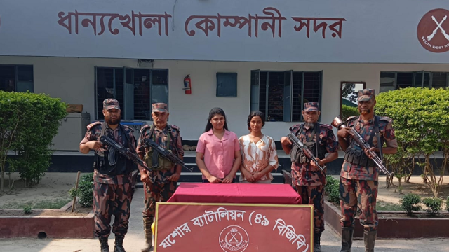 বেনাপোল সীমান্তে অনুপ্রবেশের অভিযোগে তৃতীয় লিঙ্গের দুইজন আটক