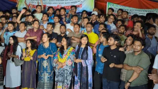 রাজু ভাস্কর্যে সমবেত কণ্ঠে জাতীয় সংগীত