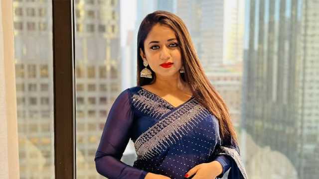 কম কাজ করেও টাকা কামানো যায়, যদি সুগার ড্যাডি থাকে: ফারিয়া শাহরিন