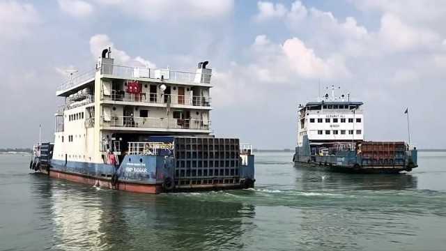 ৪৬ ঘণ্টা পর দৌলতদিয়া-পাটুরিয়া রুটে লঞ্চ চলাচল শুরু