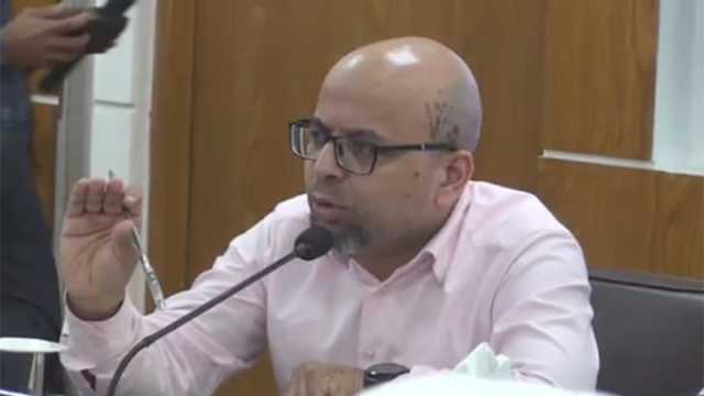 নেতাদের তোষামোদি না করে কাজ করুন