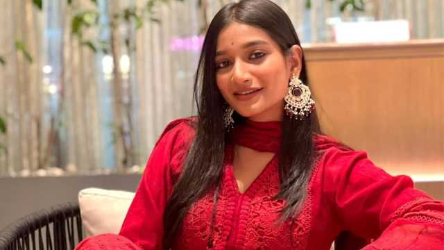 গোলাপি হয়ে ওয়েব সিরিজে ফিরছেন নেহা