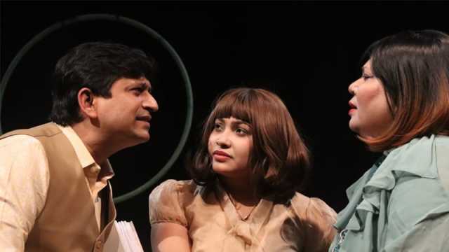  বলয় নাটকের জোড়া মঞ্চায়ন