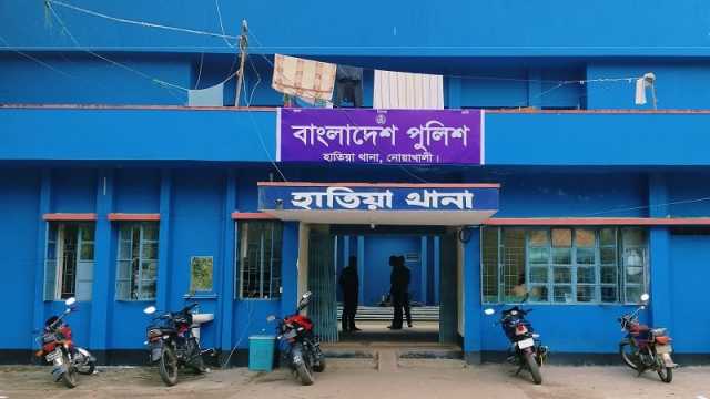 হাতিয়ায় জবরদখলে বাধা দেওয়ায় পুলিশের ওপর হামলা, আহত ২