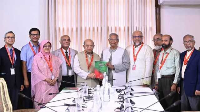 স্বতন্ত্র ‘স্বাস্থ্য সার্ভিস’ গঠনের সুপারিশ স্বাস্থ্যখাত সংস্কার কমিশনের