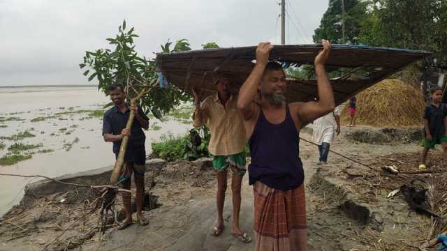 কুড়িগ্রামে বাড়ছে নদ-নদীর পানি, ভাঙনে দিশেহারা নদীপাড়ের মানুষ