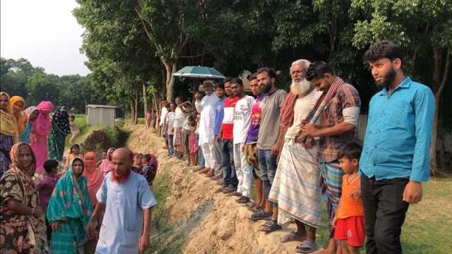 একক ব্যক্তির বিরোধিতায় রাস্তার নির্মাণকাজ বন্ধের অভিযোগ, এলাকাবাসীর ক্ষোভ