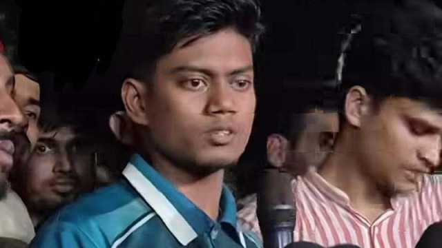 ডিবি কার্যালয় থেকে ফিরে যা বললেন উপদেষ্টার মাথায় বোতল নিক্ষেপকারী ইশতিয়াক