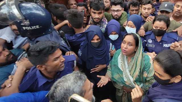 অভিযানের ৬ ঘণ্টা পর আইভীকে গ্রেপ্তার