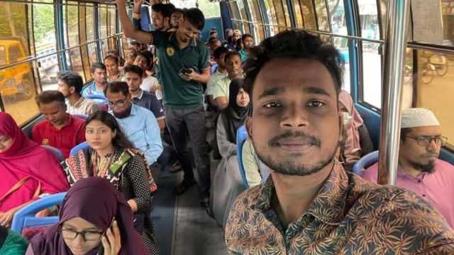 আন্দোলনে যোগ দিতে ২৫টি বাসে কাকরাইলে এসেছেন জবির শিক্ষক-শিক্ষার্থীরা