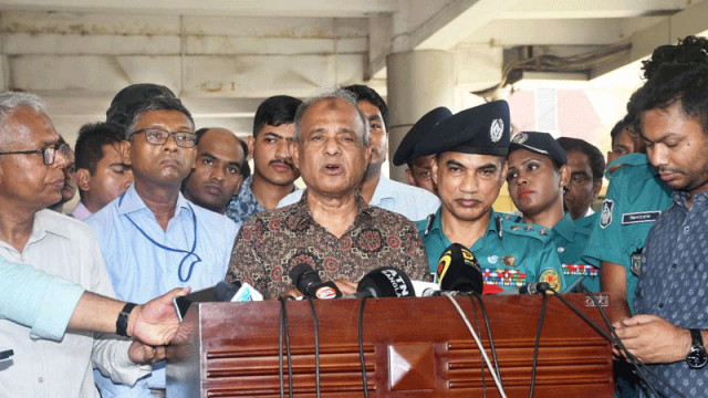 সাবেক রাষ্ট্রপতি আবদুল হামিদের দেশত্যাগে দায়ী সবার বিরুদ্ধে ব্যবস্থা নেওয়া হবে: স্বরাষ্ট্র উপদেষ্টা