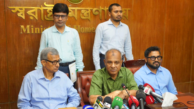 ১২ ঘণ্টার মধ্যে অপসারণ করা হবে কোরবানির বর্জ্য: স্বরাষ্ট্র উপদেষ্টা
