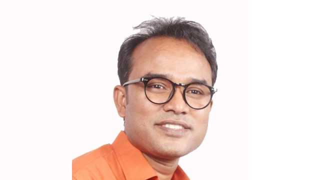 দুর্বৃত্তের হামলায় কবি হাসনাইন হীরা আহত