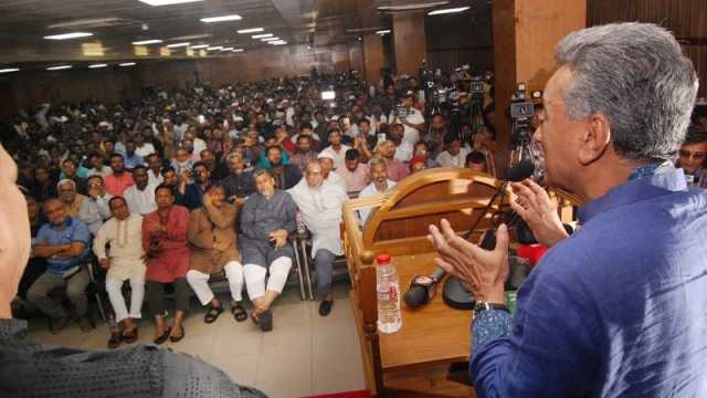 দেশের সমস্যার কথা বাইরে বলে লাভ নেই, ড. ইউনূসকে আমীর খসরু