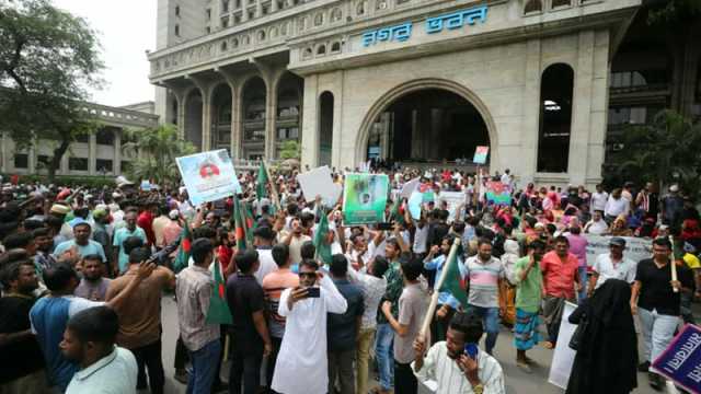 ইশরাক হোসেনকে মেয়র পদে বসানোর দাবিতে লাগাতার অবস্থান কর্মসূচি ঘোষণা