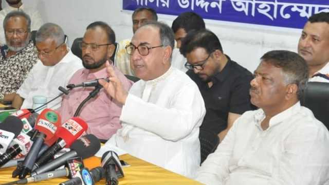 আওয়ামী লীগ নিষিদ্ধের আড়ালে দেশে সাজানো নাটকীয়তা চলছে: মির্জা আব্বাস