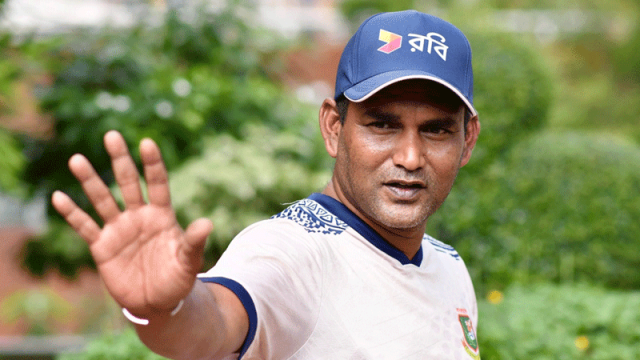 চুক্তি ছাড়া চাকরিতে সালাউদ্দিন