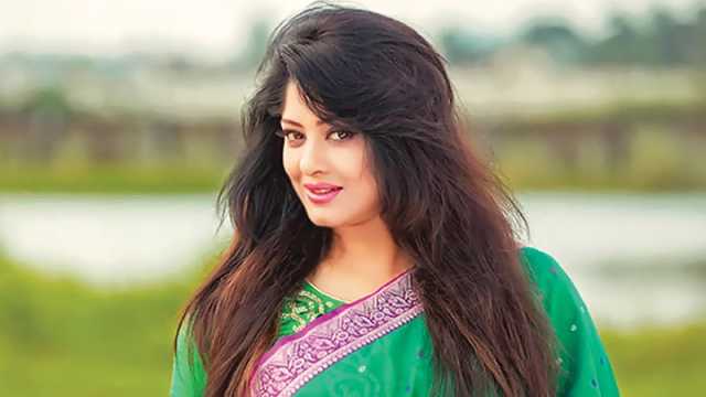 অভিনয় থেকে দূরে প্রিয়দর্শিনী