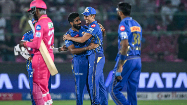টানা ছয় জয়ে শীর্ষে মুম্বাই, প্লে অফের আশা শেষ যাদের