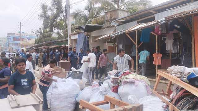 নড়াইলে হকার্স মার্কেটের অর্ধশতাধিক দোকান উচ্ছেদ