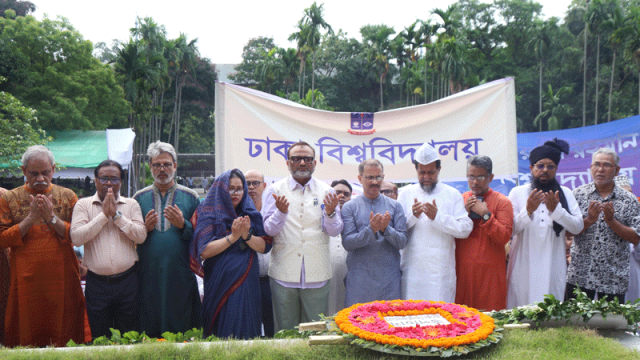 জাতীয় কবির সমাধিতে সর্বস্তরের মানুষের শ্রদ্ধা