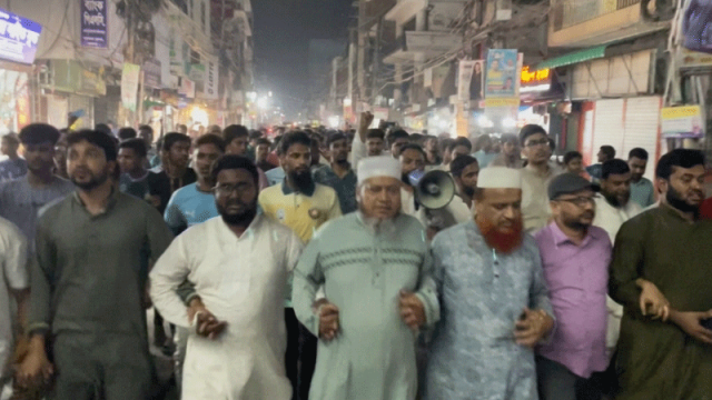 আ.লীগের কার্যক্রম নিষিদ্ধের খবরে পাবনায় আনন্দ মিছিল ও মিষ্টি বিতরণ