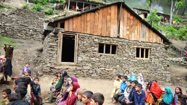 পাকিস্তানশাসিত কাশ্মীরের বাসিন্দাদের খাদ্য মজুতের নির্দেশ