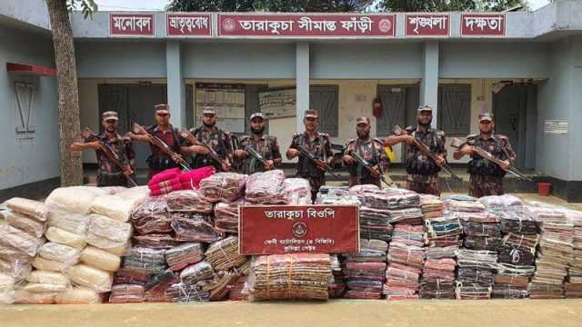 ফেনীতে বিজিবির অভিযানে কোটি টাকার ভারতীয় পণ্য জব্দ
