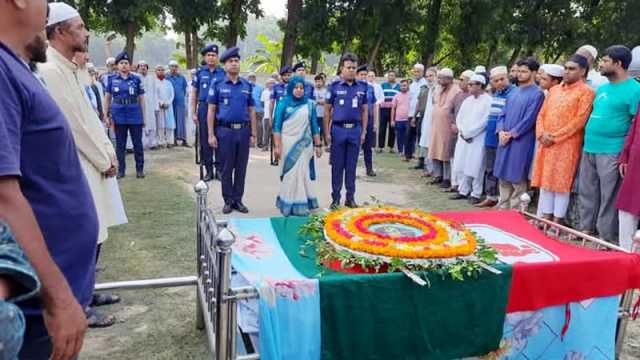 রাষ্ট্রীয় মর্যাদায় সমকালের নাটোর প্রতিনিধি নবীউর রহমান পিপলুর দাফন সম্পন্ন