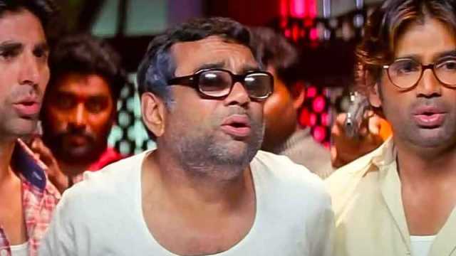 ৩৫ কোটি টাকার ক্ষতিপূরণ দাবিতে পরেশকে আইনি নোটিশ পাঠালেন অক্ষয়