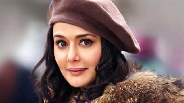 ছবি তোলায় প্রীতি জিনতার বিধিনিষেধ