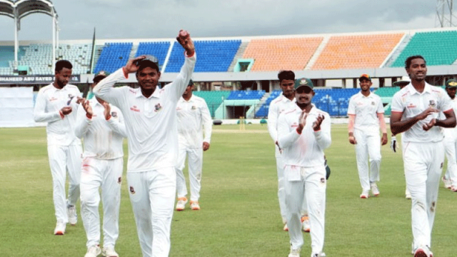 রাকিবুলের ঘূর্ণিতে শেষে বিকেলে স্বস্তি
