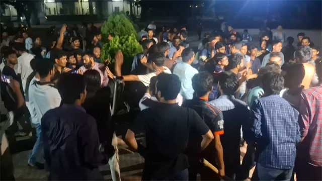 রাবিতে গণতান্ত্রিক ছাত্র জোটের মিছিলে হামলা, অভিযোগ ‘শাহবাগবিরোধী ঐক্যের’ বিরুদ্ধে