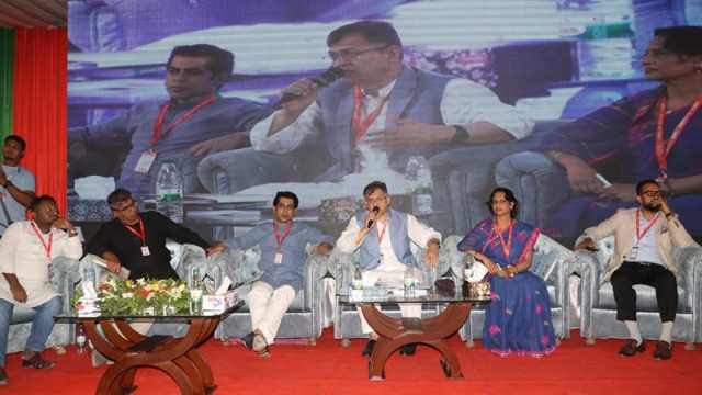 চোরতন্ত্রের ব্যবস্থা শেখ মুজিবের সময় থেকে শেখ হাসিনার সময় পর্যন্ত গড়িয়েছে: সালাহউদ্দিন আহমেদ