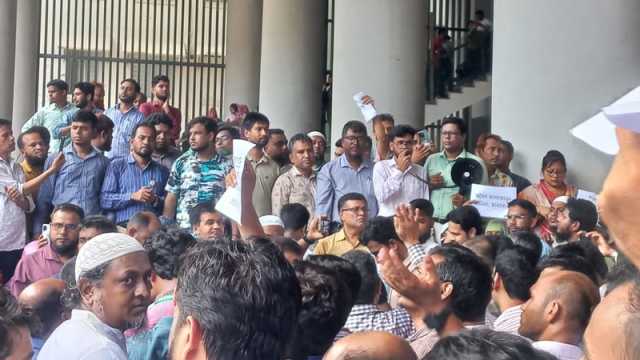সচিবালয়ে বিক্ষোভ, নিরাপত্তায় সোয়াট-বিজিবি