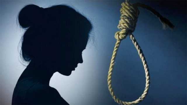 মেয়ে জানালেন, পিটিয়ে হত্যার পর মায়ের লাশ ঝুলিয়ে রাখেন বাবা
