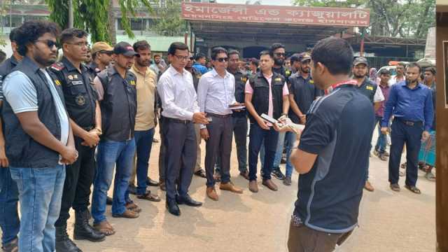 ময়মনসিংহ মেডিকেল কলেজ হাসপাতালে র‍্যাবের অভিযান ১৪ দালাল আটক