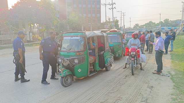 ময়মনসিংহে মহাসড়কে অটোরিকশার বিরুদ্ধে বিআরটিএ পুলিশের তৎপরতা 