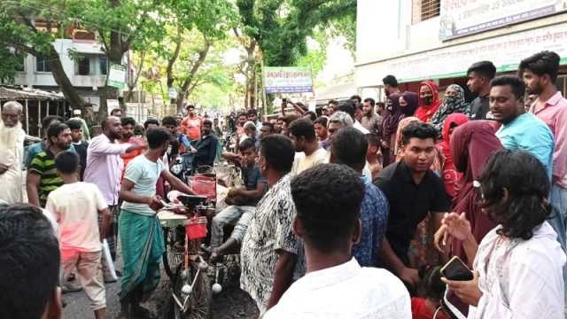 শ্রীপুরে পূর্ব বিরোধের জেরে আওয়ামী লীগ কর্মীকে কুপিয়ে জখমের অভিযোগ
