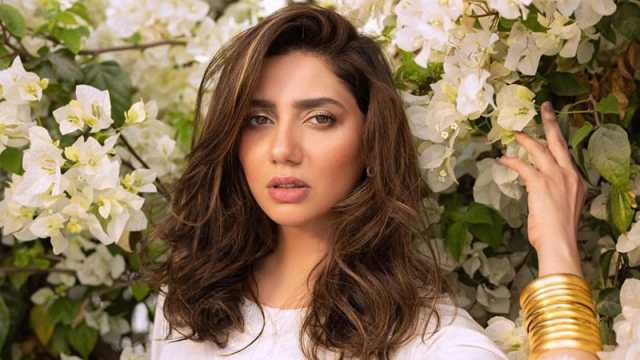 ‘কাপুরুষোচিত কাজ’ লিখেই মুছে ফেলেছেন মাহিরা খান