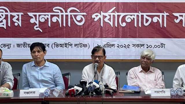 ড. ইউনূস একের পর এক ম্যাজিক দেখাচ্ছেন: মান্না