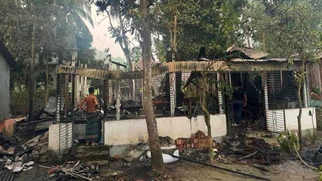 ট্রমায় ভুগছে শিল্পী মানবেন্দ্রর পরিবার