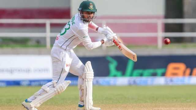 বৃষ্টি বিরতির পর আবার শুরু খেলা