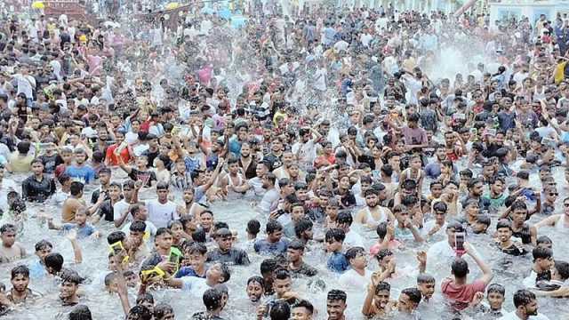 নরসিংদীর বিনোদন কেন্দ্রগুলোতে দর্শনার্থীদের ভিড়