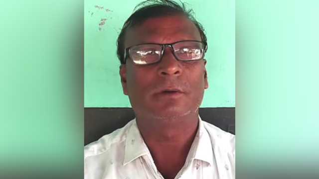 ৫২ বছর বয়সে দাখিল পরীক্ষা দিচ্ছেন ইউপি সদস্য